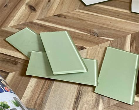 How to Cut Glass Tile: A Comprehensive Guide for Artistic and Practical Applications, While Exploring Unusual Techniques That Might Surprise You